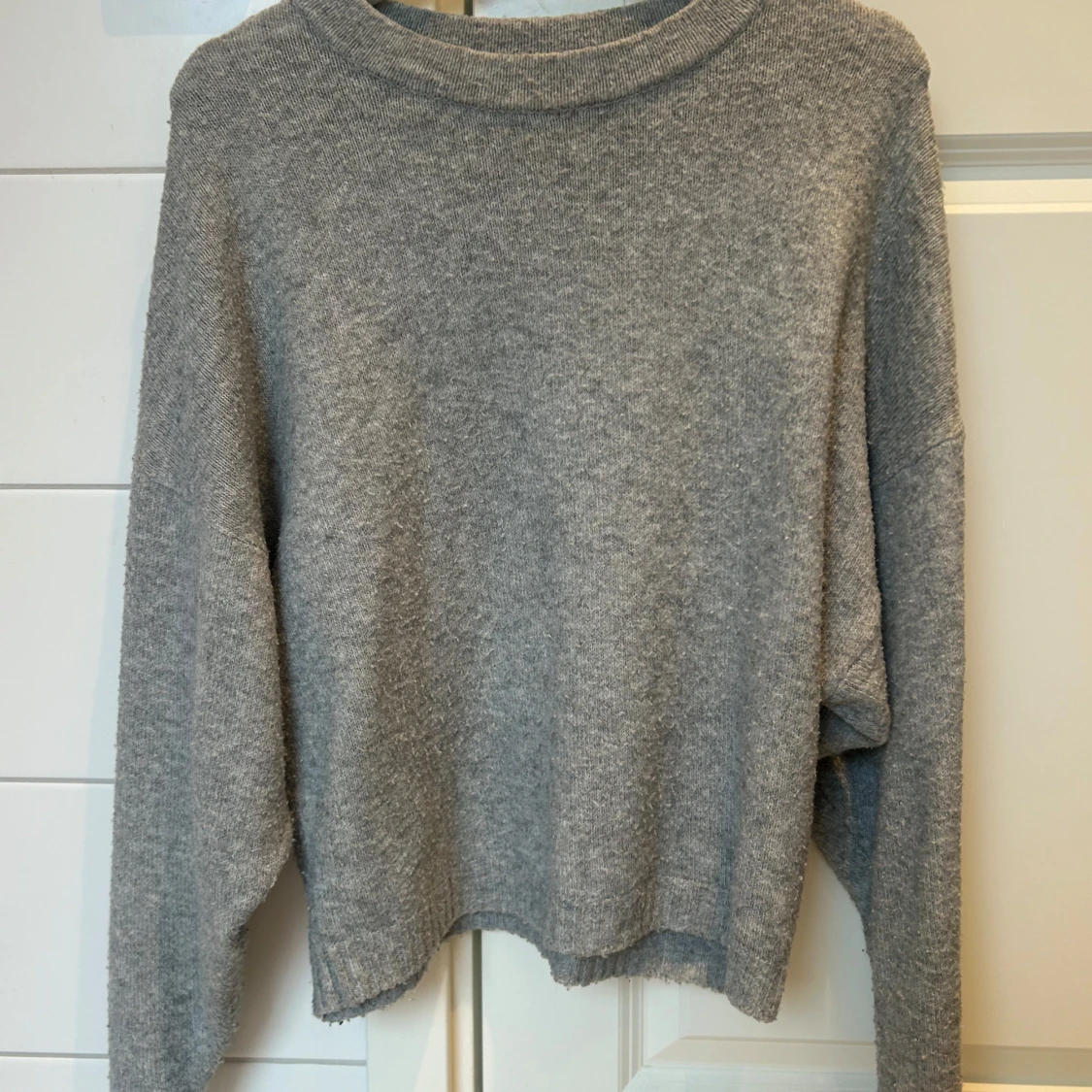 Grå stickad tröja från Nelly