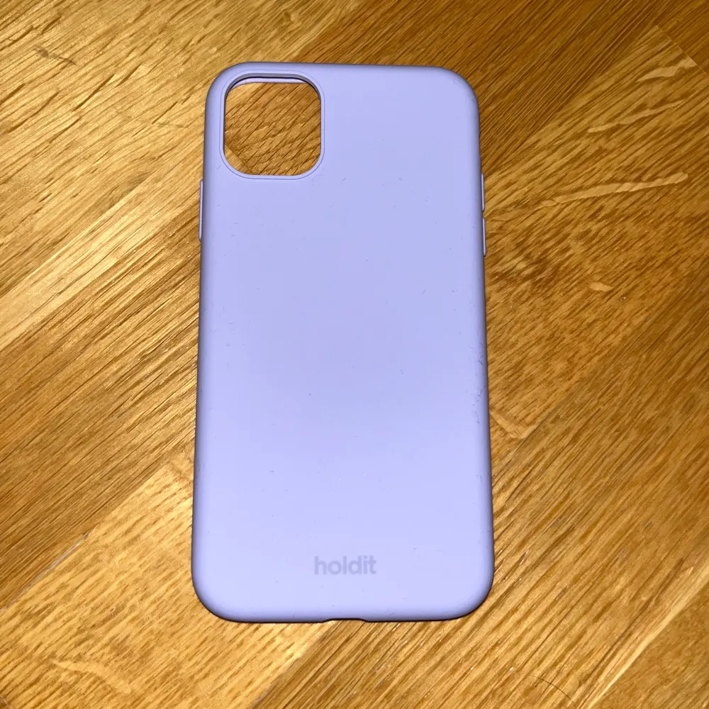 Ett lila mobilskal från holdit, passar iPhone 11 💕. Övrigt.