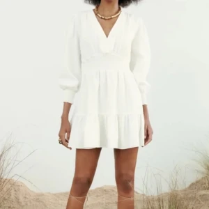 Vit klänning - Vit klänning från zara i storlek xs ❤️