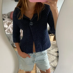 Kofta - Supersnygg marinblå kofta i strl S🥰