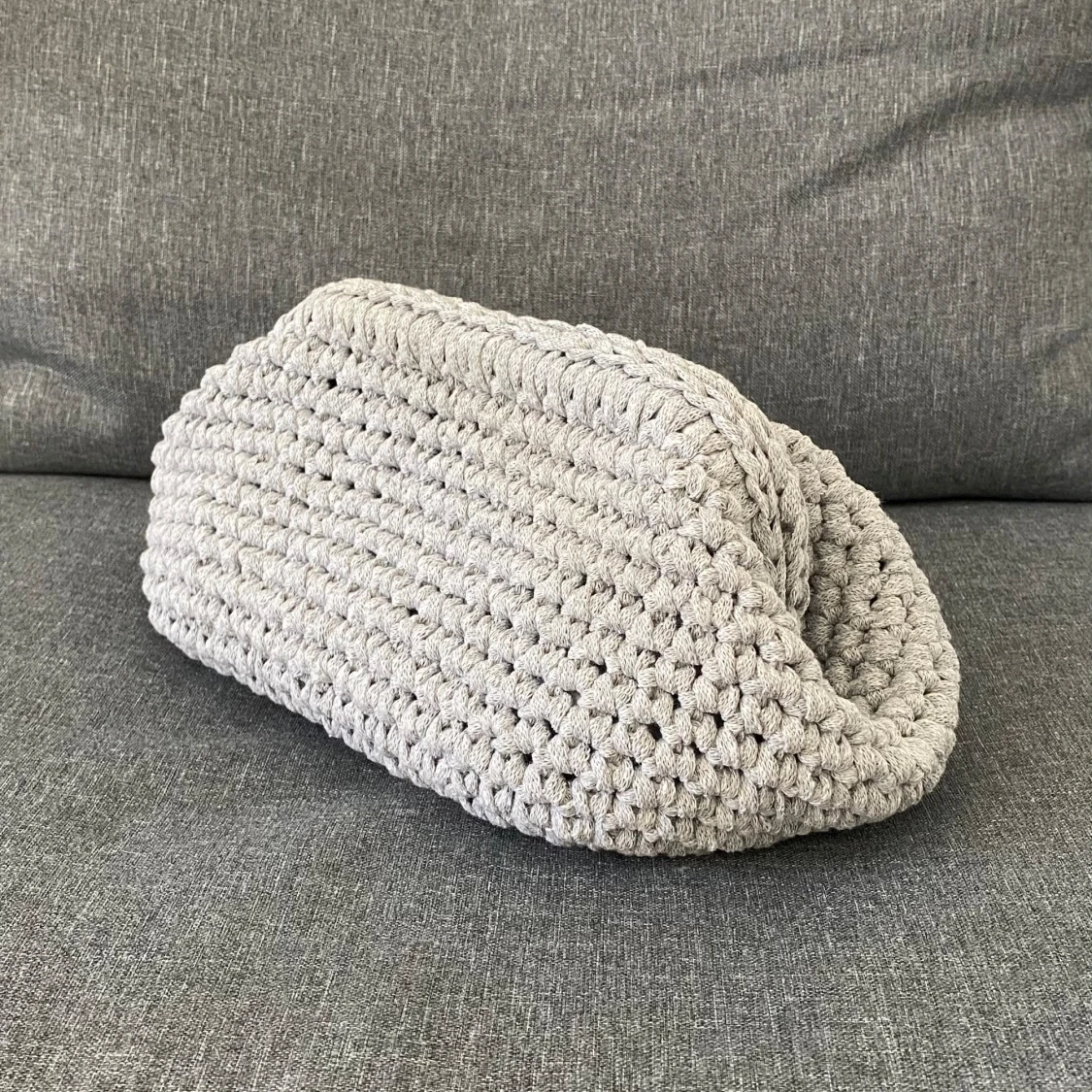 Ljusgrå clutch