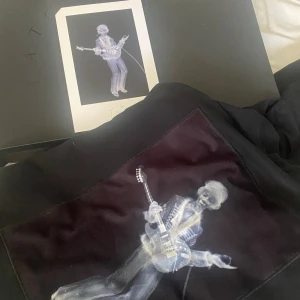 Limitato hoodie - Säljer dena feta limitato hoodien.Den är som gott som ny och knappt änvänd.storleken M men skulle säga att den passar S även.