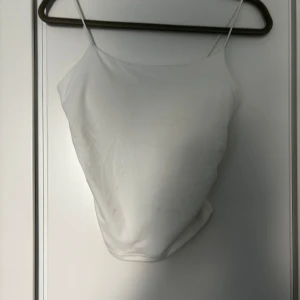 3 finna toppar - Topp i tre olika färger. Lite scrunchat vid sidorna för fin definition. Om du bara ksk bara ha en eller två av färgerna går det bra 💗