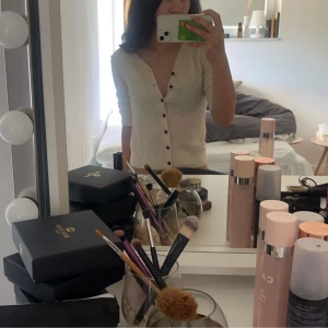 Burberry brit kofta - Jättegullig burberry brit kofta i Kashmir  som passar skitbra till ett linne eller att ha bara som den är. Superfin inför hösten!🍁