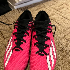 Adidas fotbollskor - Har använt några gånger storlek 43