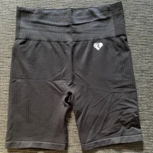 Power Seamless Cycling shorts Women's best - Bra skick. Använda ett fåtal gånger.  Färg: Black Nypris: Ca 490kr