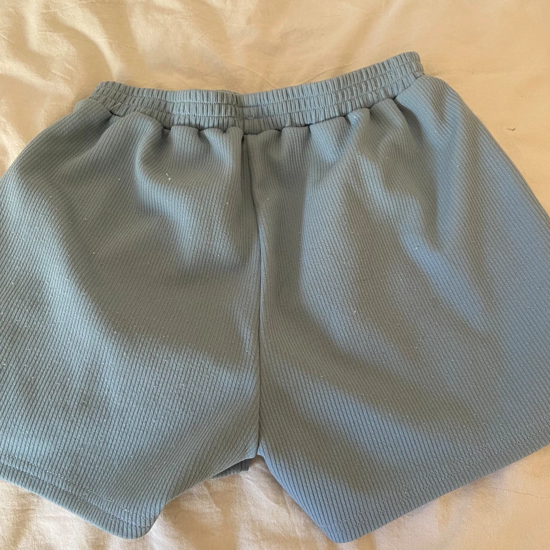 Säljer ett par blåa kortbyxor🫶 - 90