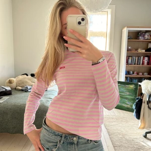 Rosa och vit randig tröja från GANT - superfin rosa och vit randig tröja från carin wester. köpt på åhlens i storlek S! 🌸