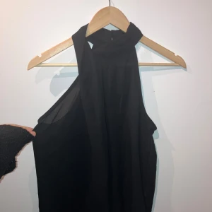 Halterneck topp/linne - Fint halterneck linne som jag aldrig använt 
