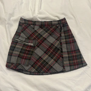 Kjol från zara  - Randig kjol storlek 140 ålder 10 