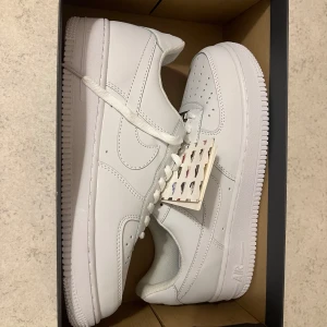 Air force 1 - Helt nya Air forces, inte ens testade. Storlek 44, fick i julklapp men aldrig kommit till användning. Snabb affär för 500kr 