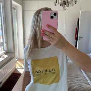 T-shirt med tryck - Jättefin tröja från Zara som är använd ca 5 gånger. Köpt för 200!!🩷