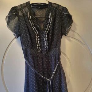 Klänning - Fin klänning i bra skick! Använd 1-2 gånger. 💗