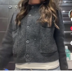 Kofta - Kofta från zara endast använd några få gånger, köpt på plick, kan fixa egna bilder, storlek M men sitter som xs/s