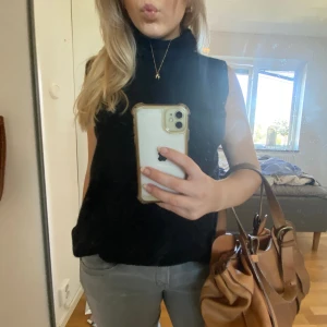 Zara svart stickad tröja  - Fin svart polo tröja från zara❤️