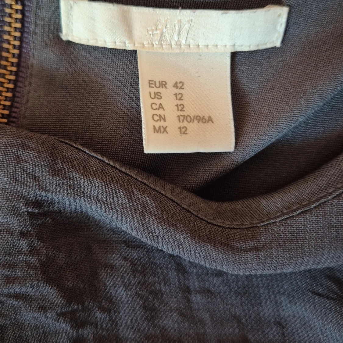 Grå klänning från H&M - 90