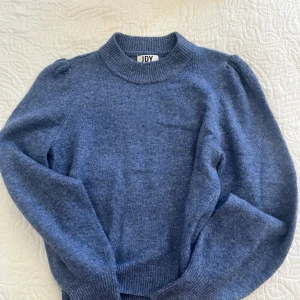 Stickad tröja  - Säljer denna stickade tröjan då den inte används längre 