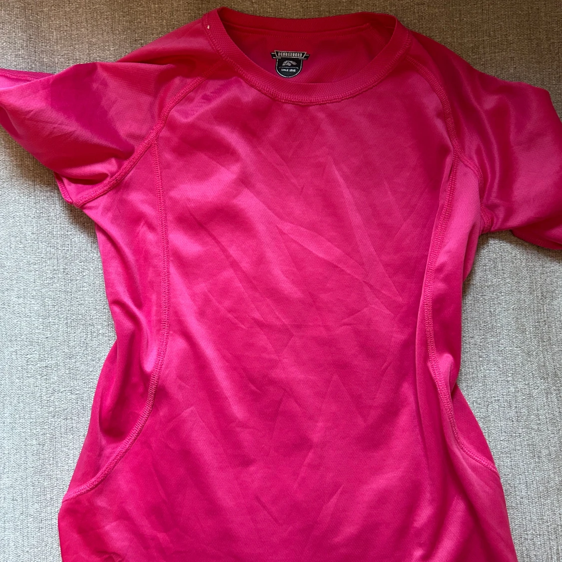 Rosa tränings t-shirt från Karhu
