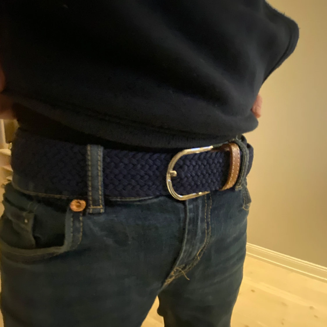 Blått flätat bälte med bruna detaljer - 1