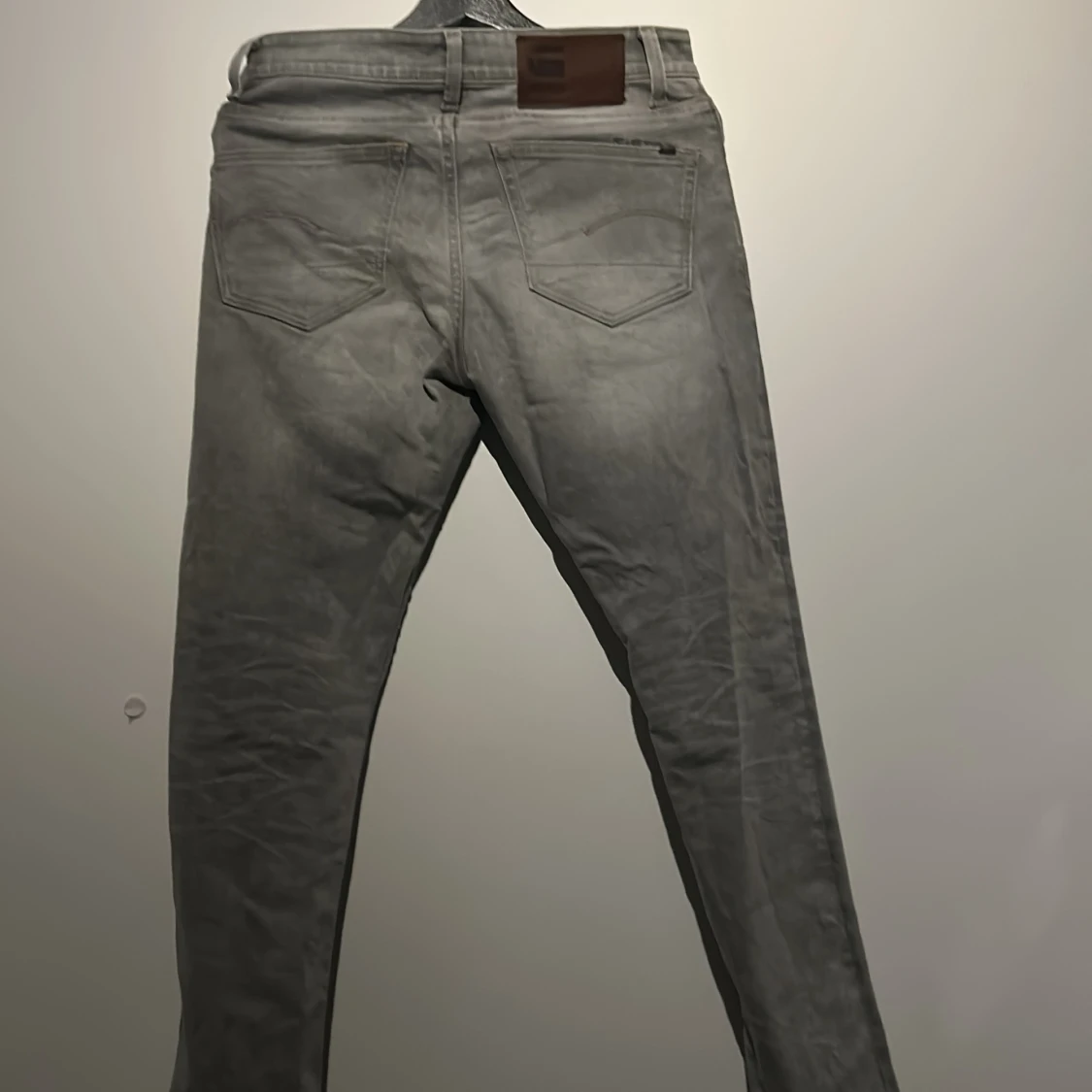 Grå jeansbyxor ifrån G Star  - 1
