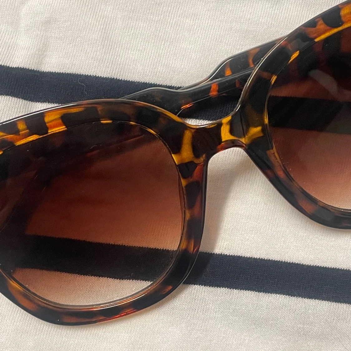 Leopardmönstrade solglasögon chimi - 1