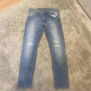 Dondup jeans  - Inga defekter och knappt använda. De är i storlek 30/32. Skriv för fler frågor