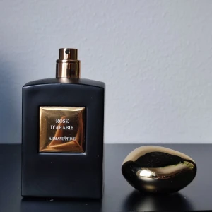 Armani Prive Rose D Arabie. EDP Intense - Armani Prive Rose D Arabie. EDP Intense. 100ml. The bottle is new and comes without the box. Rose d'Arabie combines damascus rose with patchouli, vanilla and arab woods.