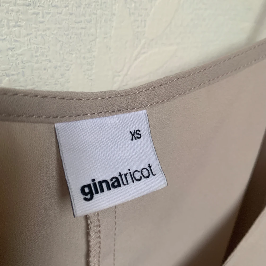 Beige linnetopp från Gina Tricot - 2