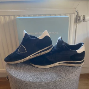 Philippe Model trpx  - Philippe model skor i bra skick. Bara att skriva vid frågor och funderingar. Box tillkommer!🤝