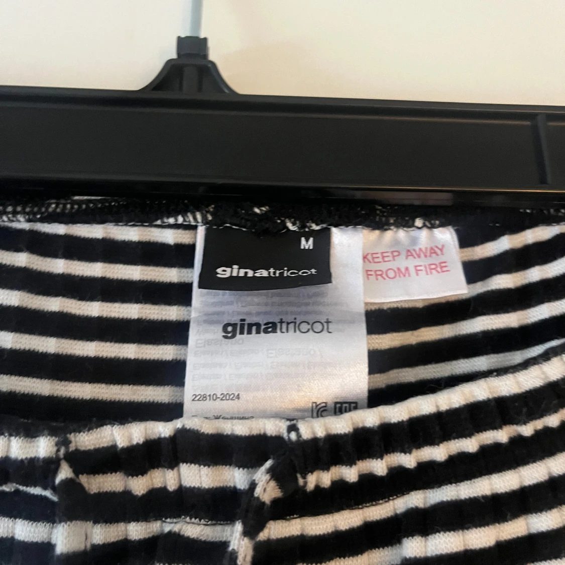 Randiga byxor från Gina Tricot - 1