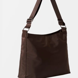 Brun väska  - Jätte fin väska från Åhléns, knappt använd! ( köpt för 399 kr ) 