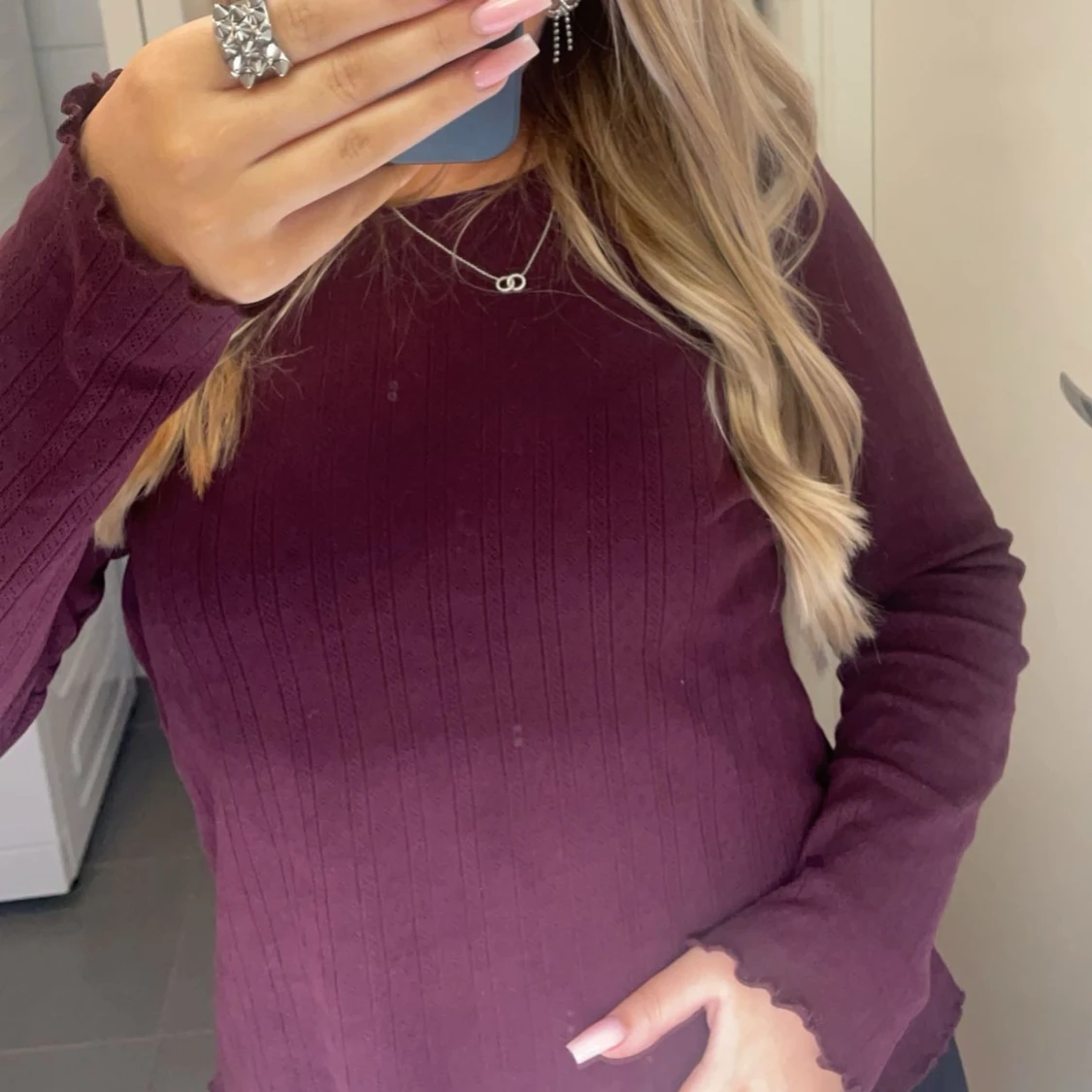 Vinröd ribbad tröja