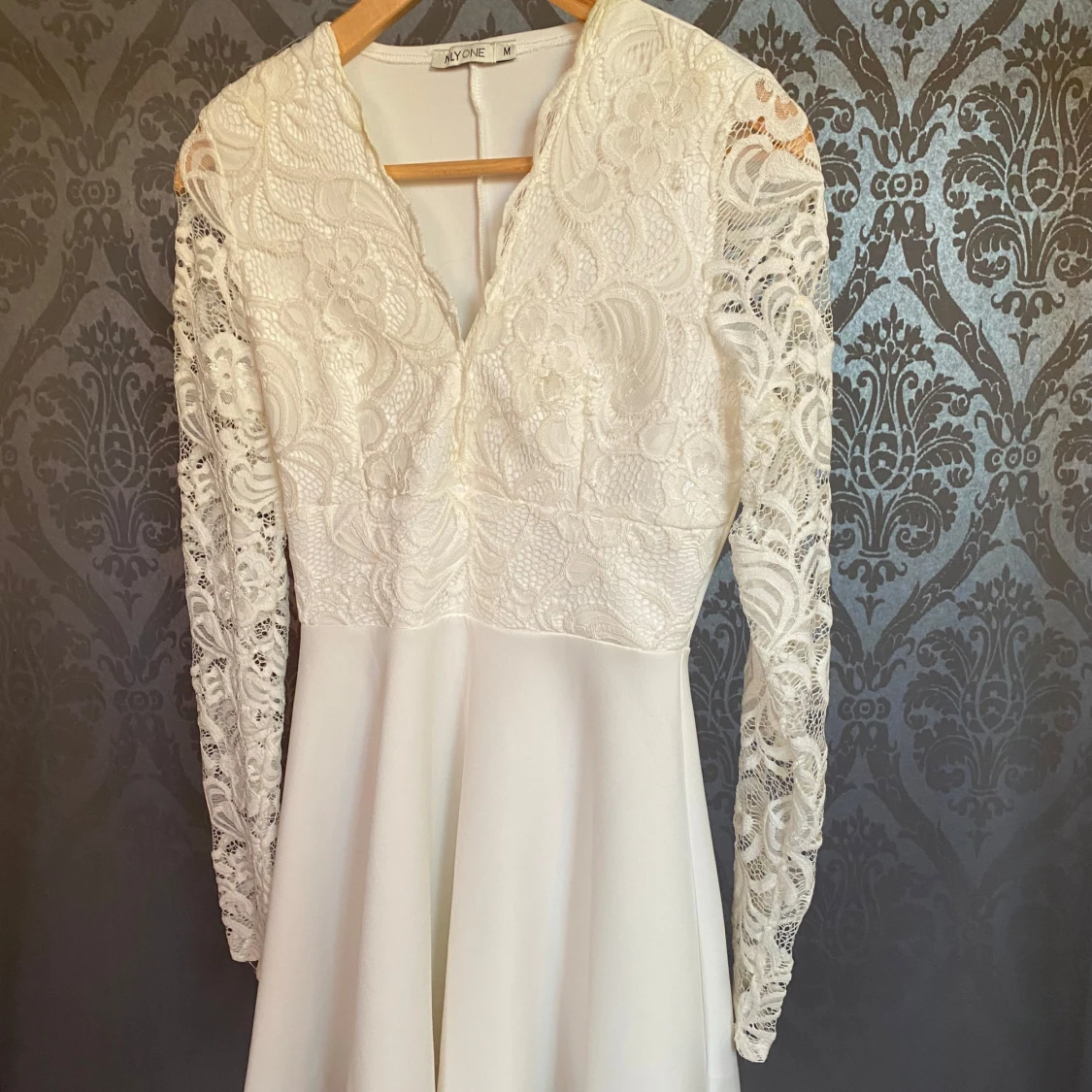 Vit spetsklänning från NLY One