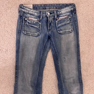 Jeans 💞 - Fina jeans i super skick💞 Säljs endast för bra pris💞 Midjemått:37 💞 Innebenslängd: 82 💞