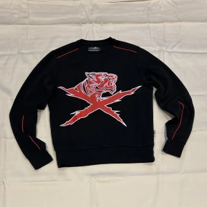 Svart tröja från Plein Sport  - Svart rröja från Plein sport| Mycket bra skick| Strl M| Hör av er om ni har frågor!