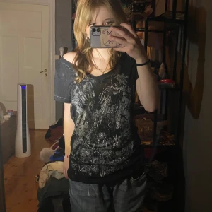 Tröja med rinestones  - Super fin tröja med rinestones på💖