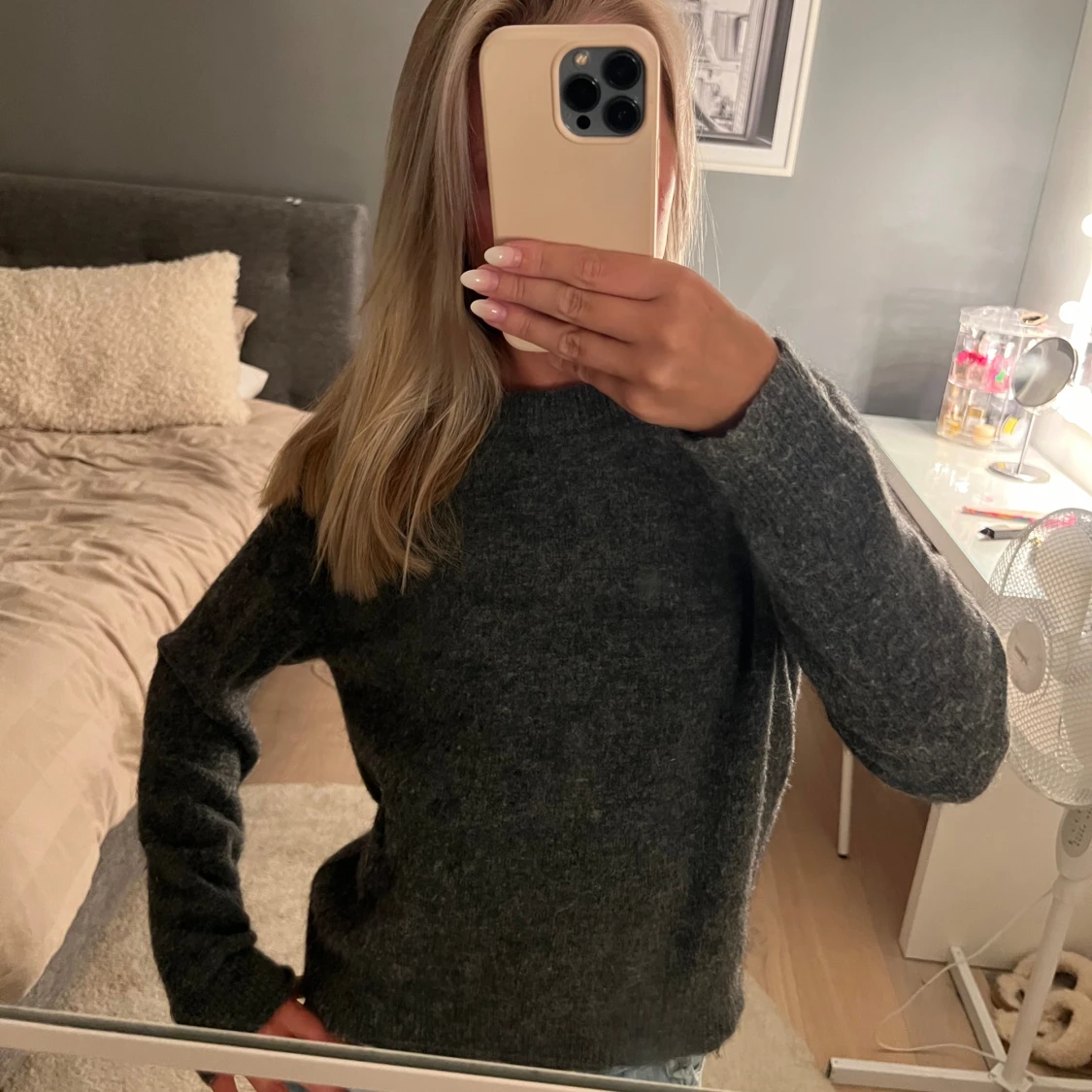 Grå stickad tröja - 91