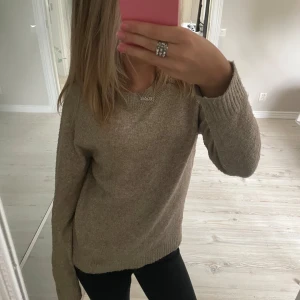 Stickad tröja - Andvänd några gånger, men är fortfarande jättefin