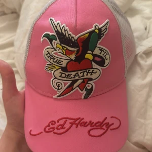 Edhardy keps - Rosa Edhardy keps med Justerbart spänne. aldrig använt 