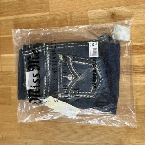 Miss me jeans  - Demhär jeansen är helt oanvända inte ens upppackade, råka beställa fel, dem e ursnygga🌟🌟nypris 2400