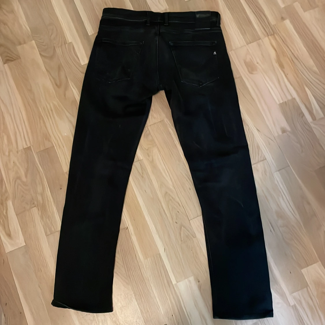 Svarta jeansbyxor - 90