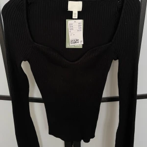 H&M tröja  - Långärmad tröja från H&M, oanvänd med prislapp. 