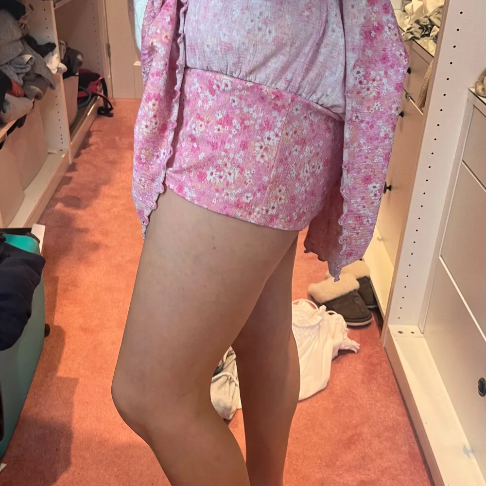 supersöt kjol från lindex💓 strl xs-s✨ de har inbyggda shorts i💋. Hameet.