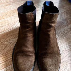 Bron Raised  - Snygga och bekväma skor till salu! Storlek 44 