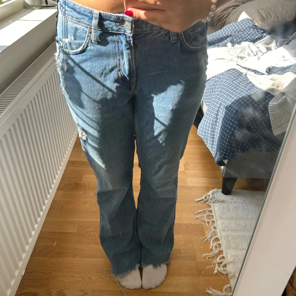 Lågmidjade jeans i flare modell så så fina. Jeans & Byxor.