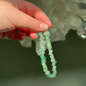 Grön aventurin armband - Säljer ett fint armband med äkta kristallen ” grön aventurin ” . Köpt ifrån shine crystals🔮 Fint skick 