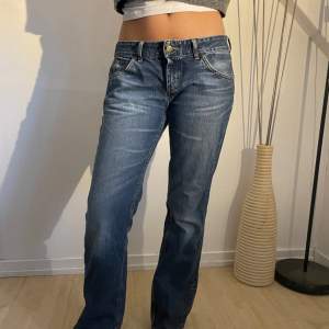 säljer mina Lågmidjade Lee jeans W30 L21 Skriv om ni har fler frågor