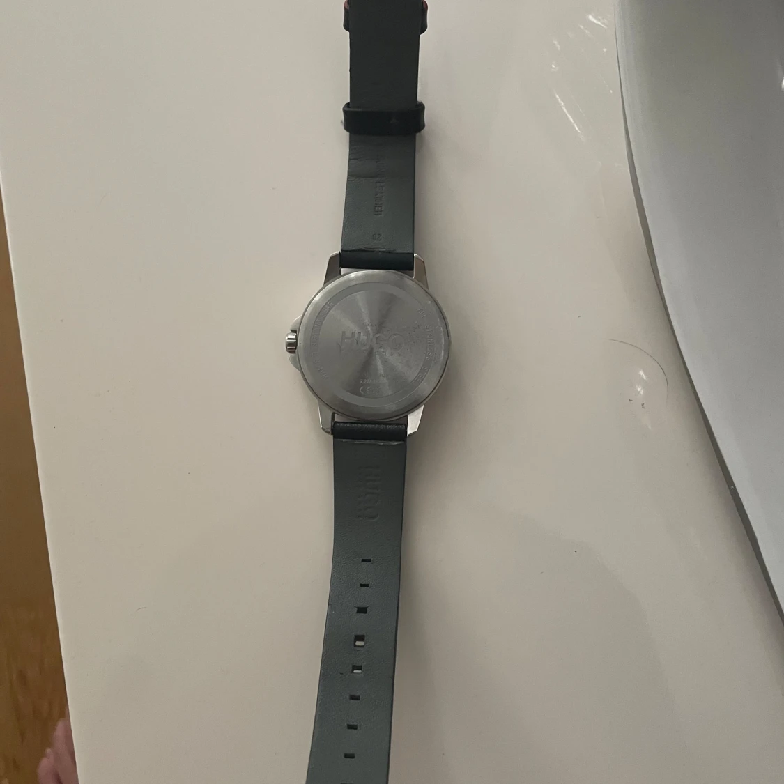 Svart klocka från Hugo - 90