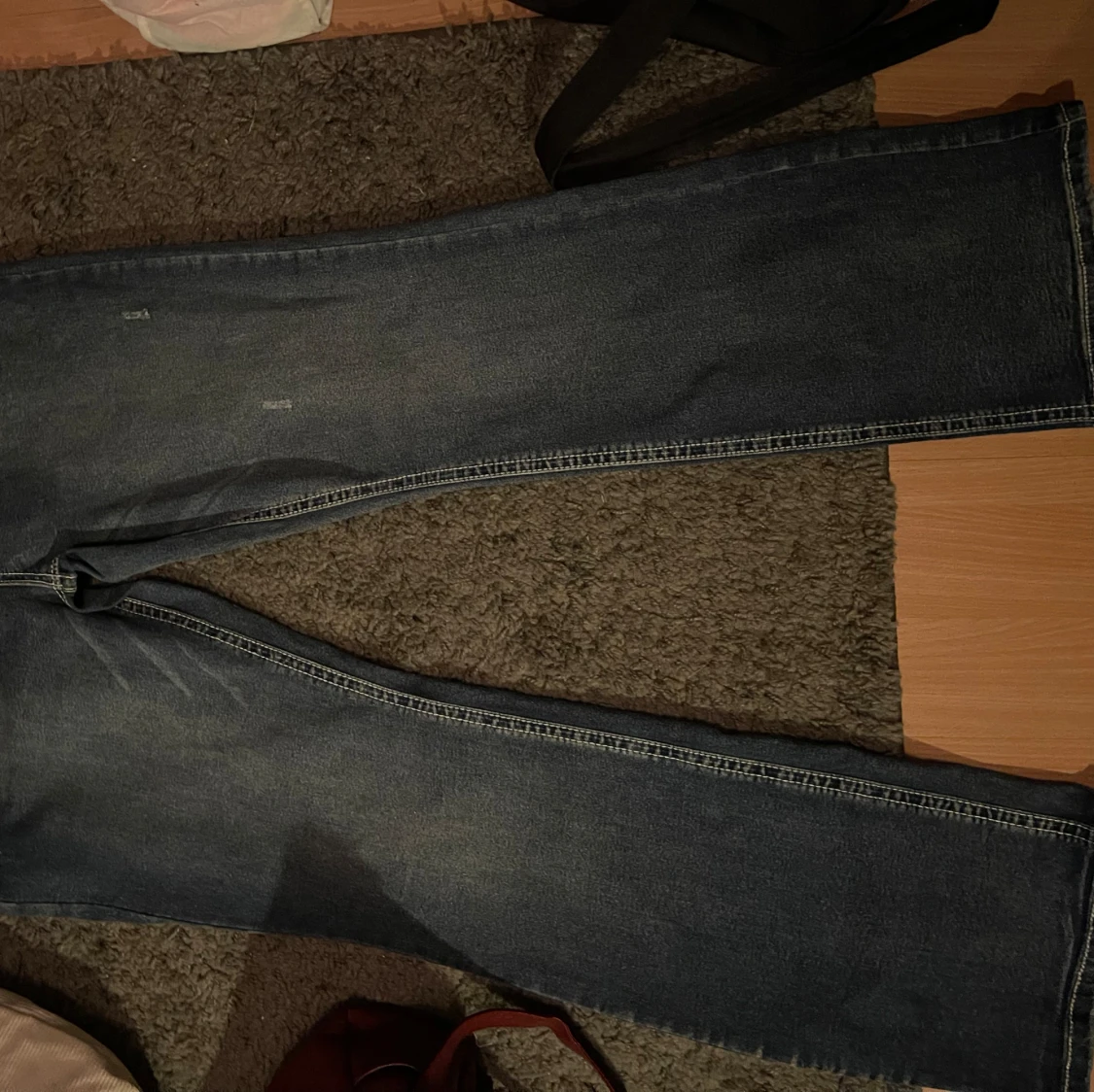 Bootcut jeans med glitter detaljer  - 93