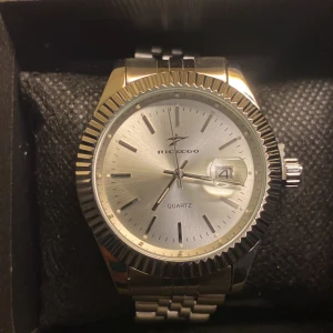 Helt ny klocka I bra kvalite - Bra condition 